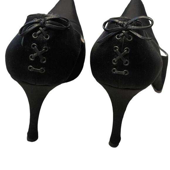 Vera Wang Authentic Lace Up Back Satin Pumps Pointed Toe Black Size 8 - Picture 9 of 9